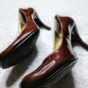 Kenneth Cole Reactions high heel. 7.5